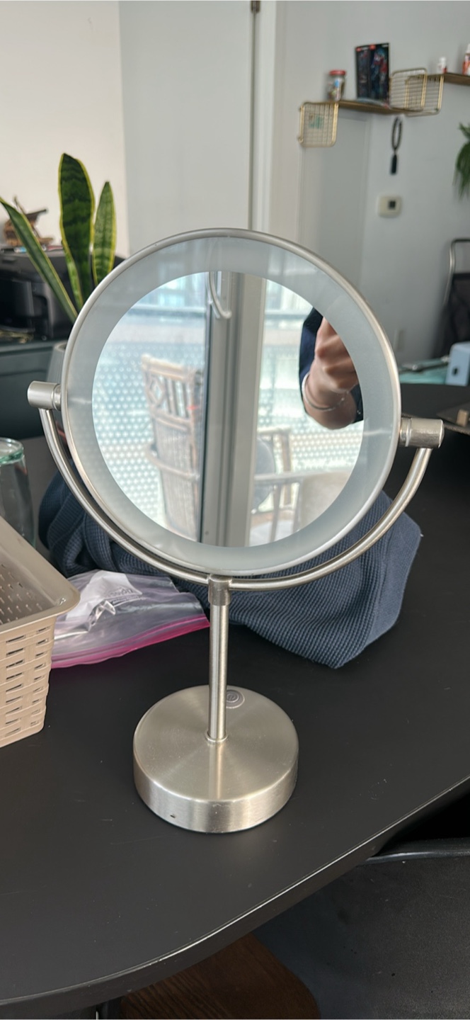 Round mirror