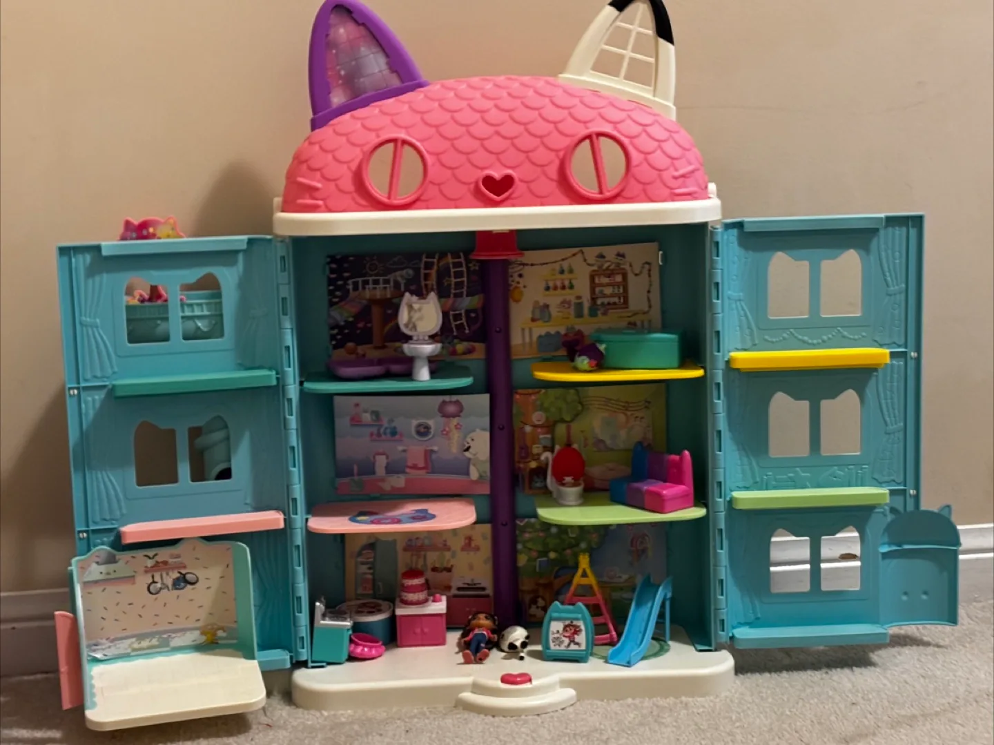 Gabby’s Dollhouse, Purrfect Dollhouse with 15 Pieces image indicator(5)