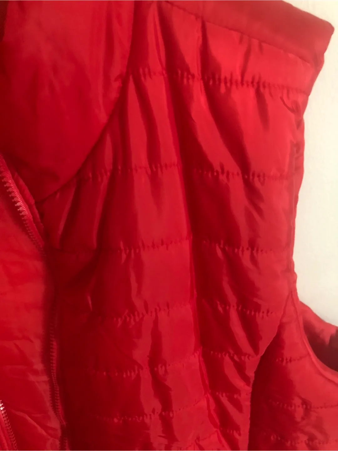 Red Puffer Vest image indicator(3)