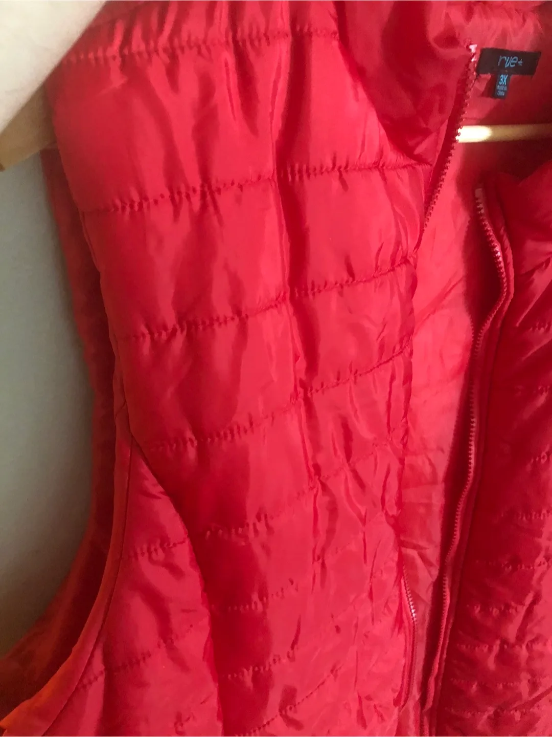 Red Puffer Vest image indicator(4)