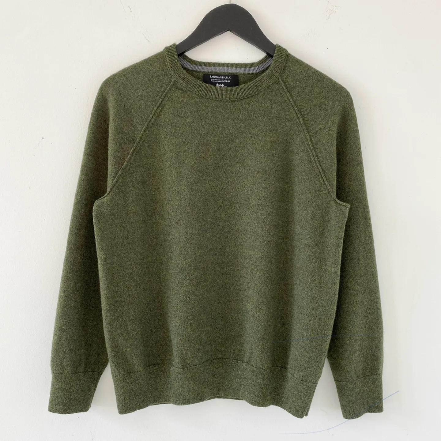 New Banana Republic 100% Italian Merino Wool Raglan Sweater thumbnail