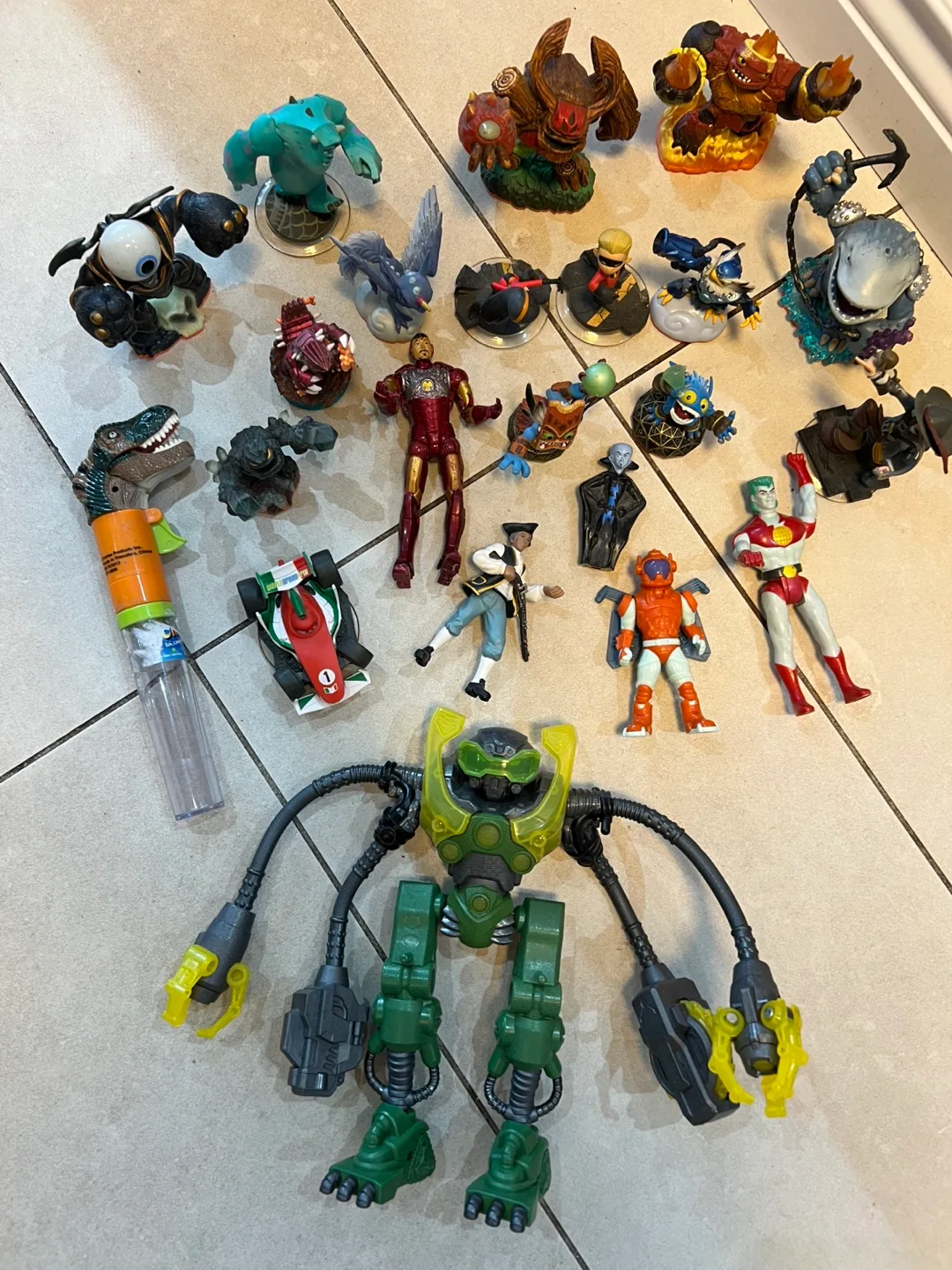 Lot of Assorted Toys thumbnail