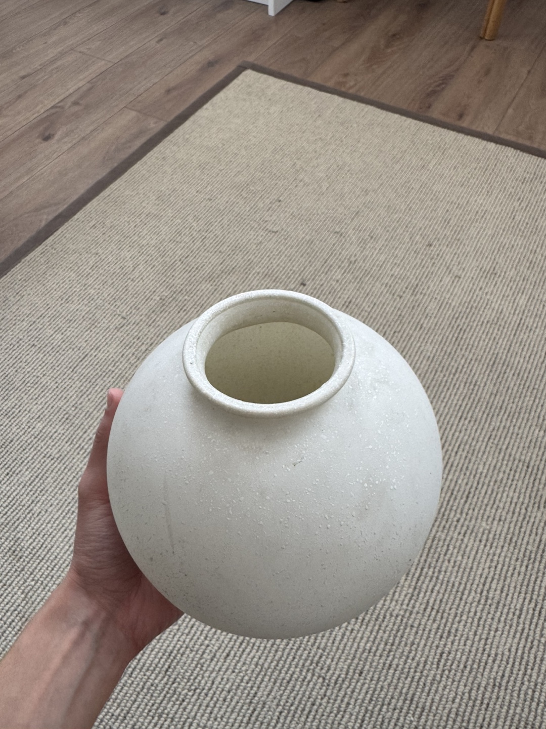 White ceramic vase - photo 2
