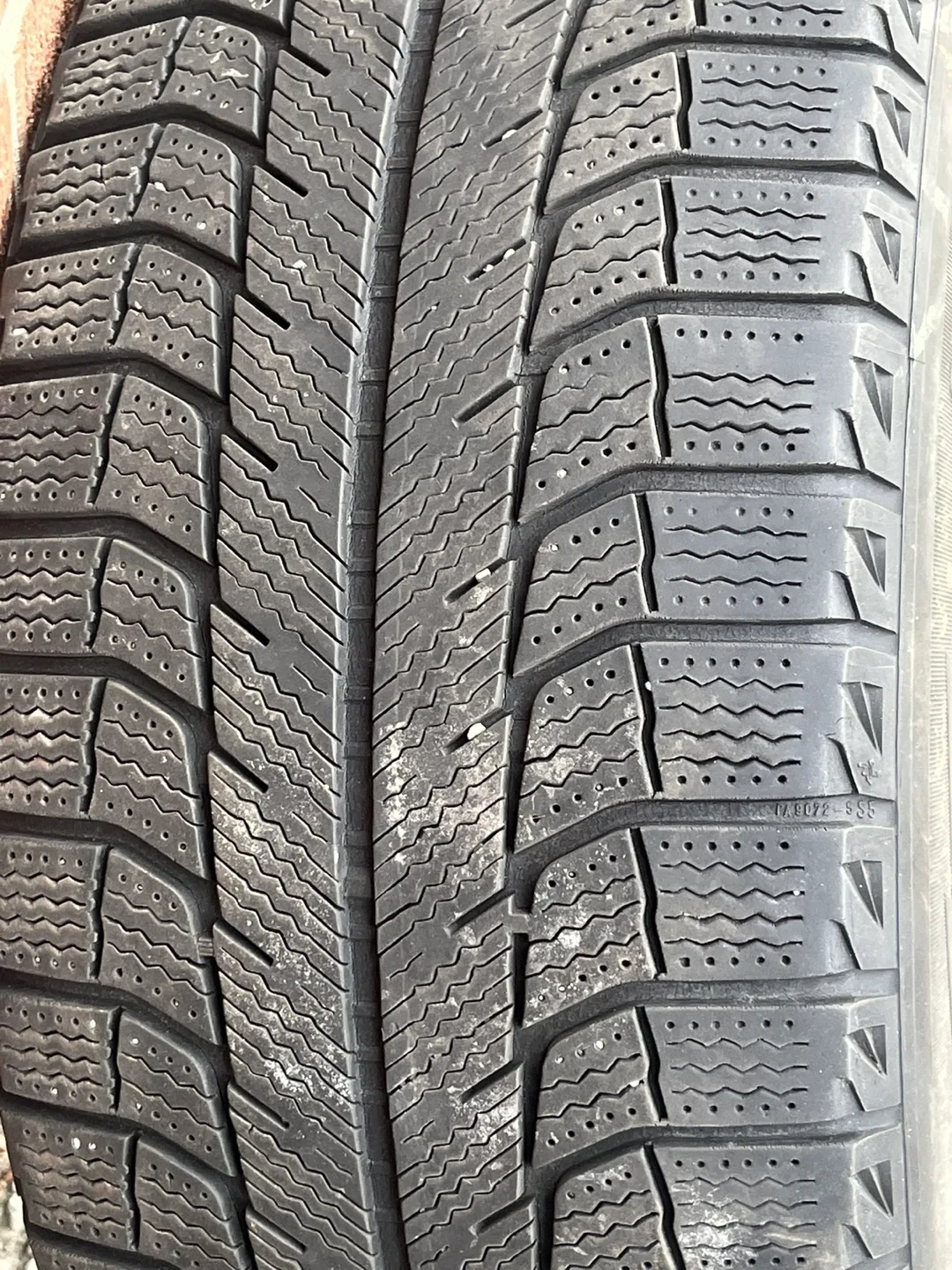 2 Michelin Winter Tire 215/55R16 image indicator(4)