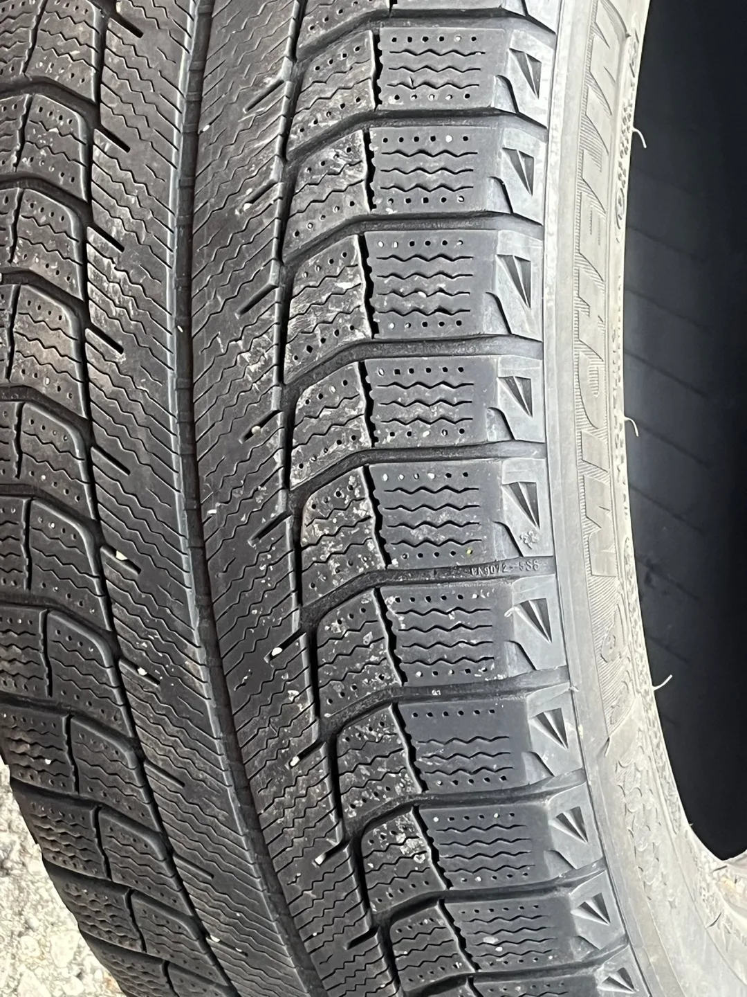 2 Michelin Winter Tire 215/55R16 image indicator(7)