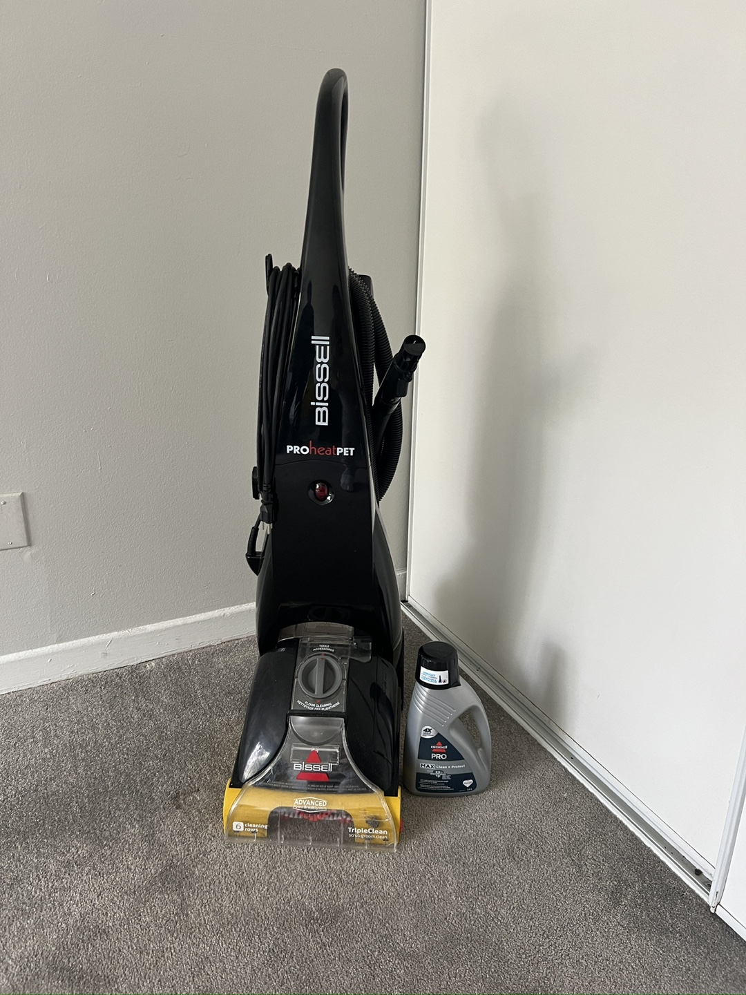 Bissell ProHeat Pet Carpet Cleaner - photo 2