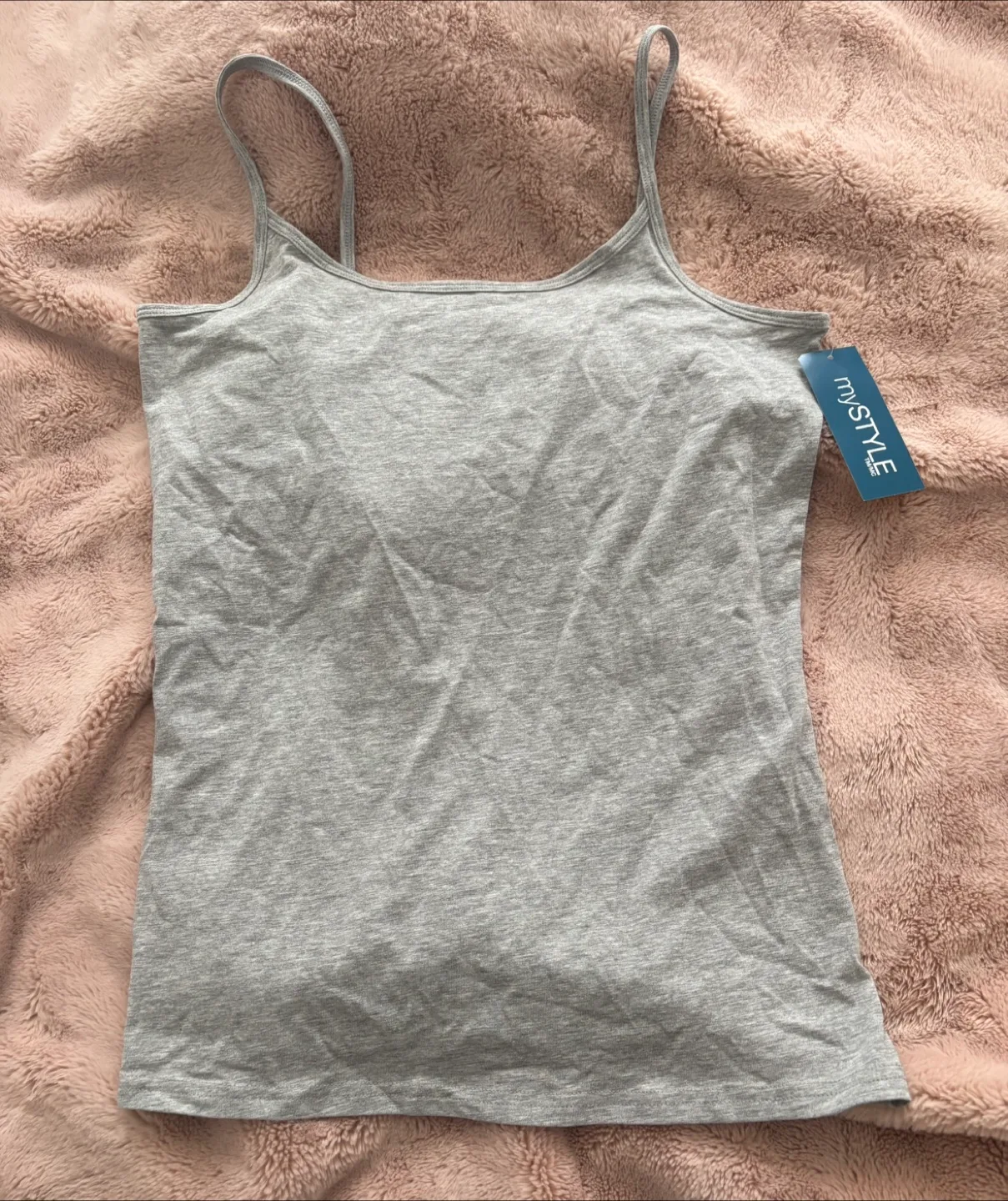 2 Tank tops (New) (Large) (FREE) image indicator(4)