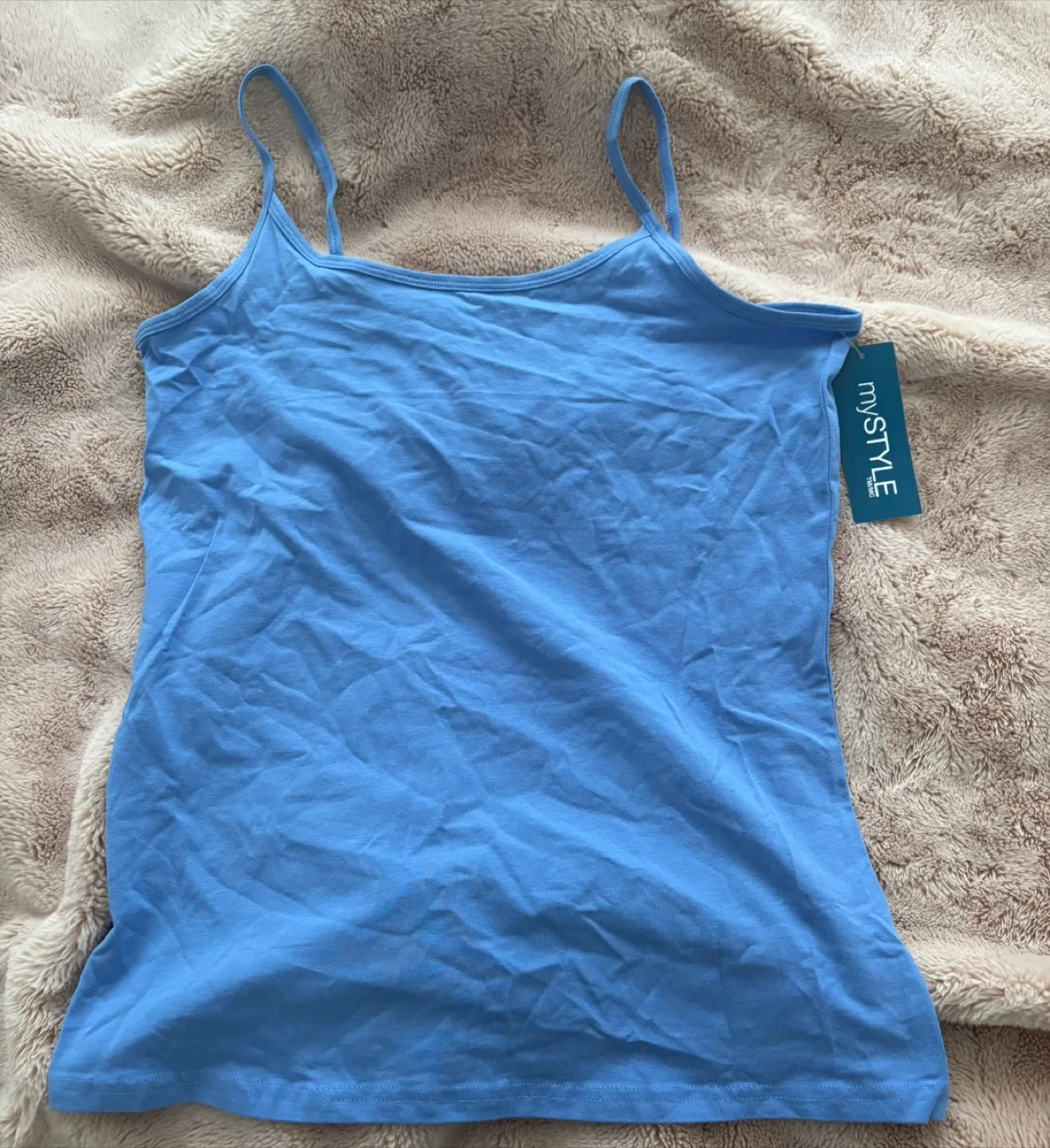 2 Tank tops (New) (Large) (FREE) image indicator(2)