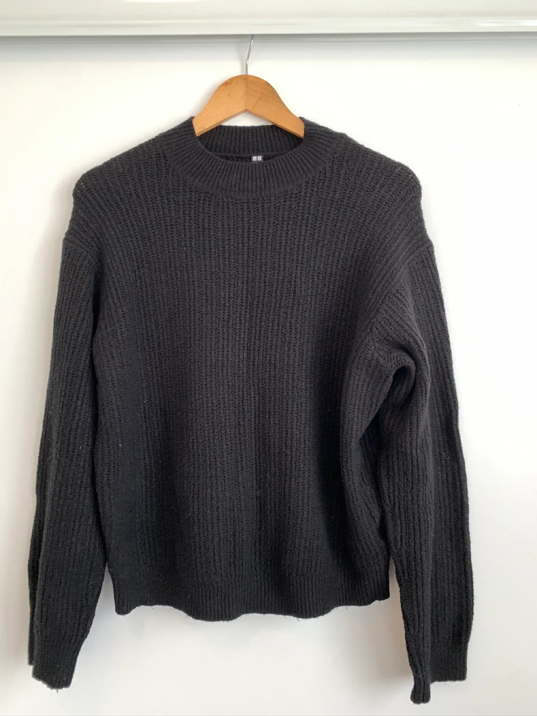 Uniqlo Black Knit Sweater size L thumbnail