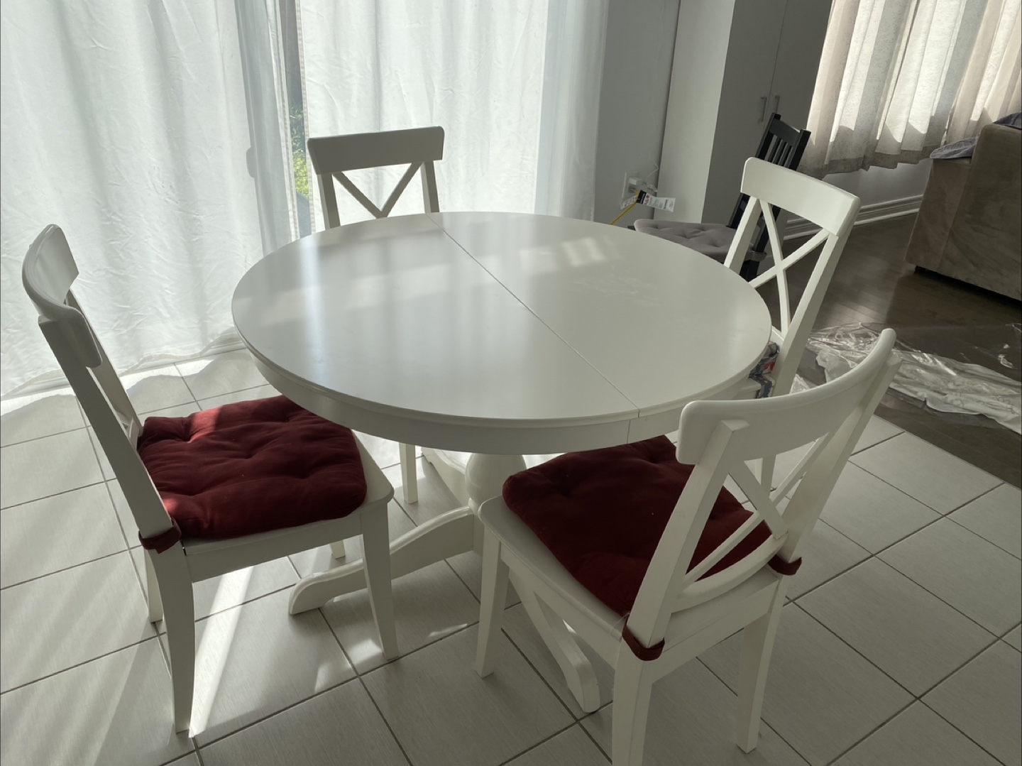 Round Dining Table and Chairs Set - photo 3
