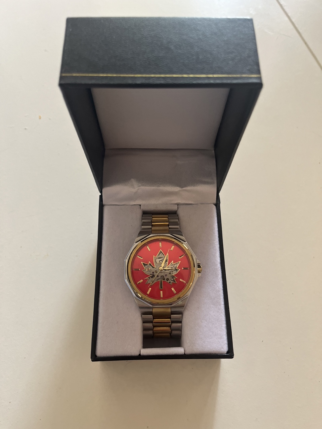 Bradford Exchange Maple Leaf Watch - photo 2
