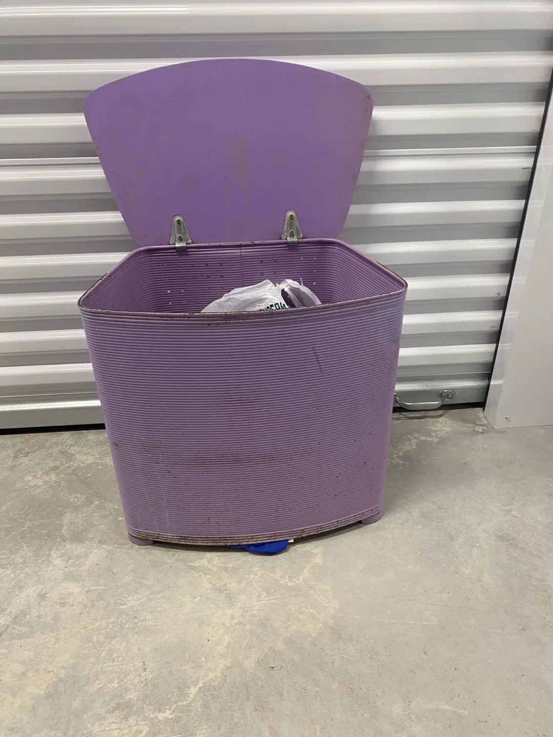Vintage Purple Laundry Hamper image indicator(2)