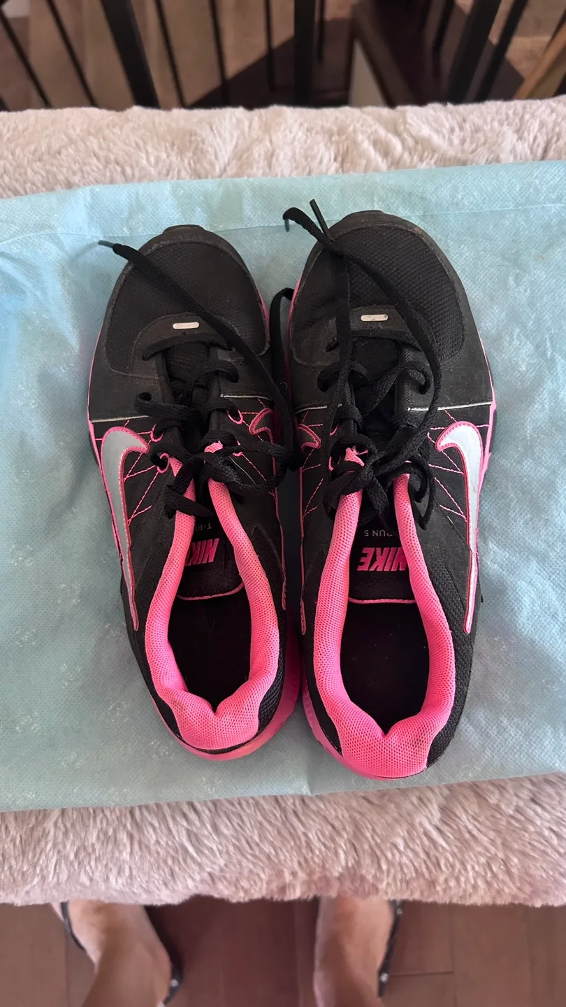 Nike Black and Pink Running Shoes image indicator(3)