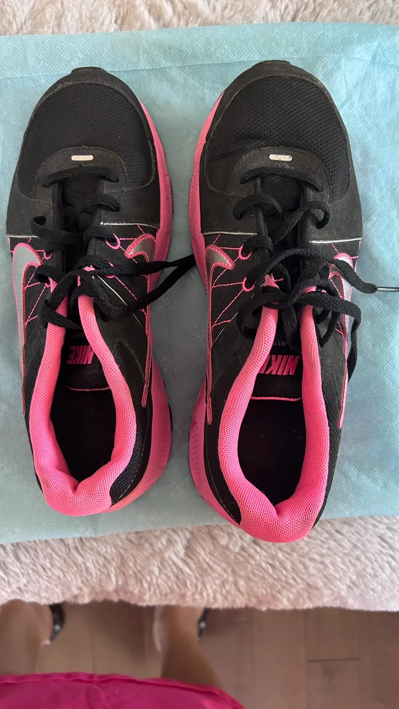 Nike Black and Pink Running Shoes thumbnail