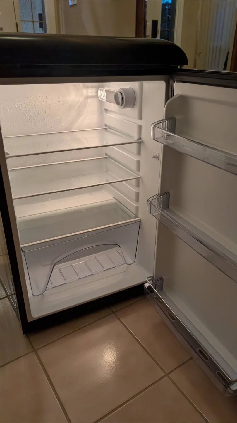 Galanz Retro Compact Refrigerator image indicator(8)