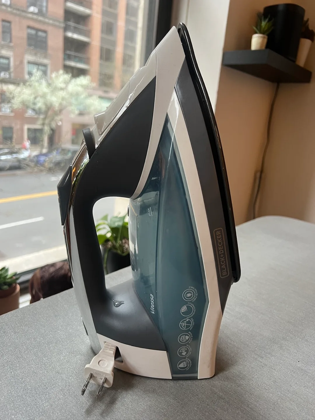 Black and Decker Vitesse Iron thumbnail