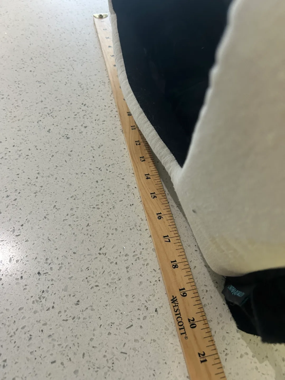 Cynthia Rowley Pet Bed image indicator(3)