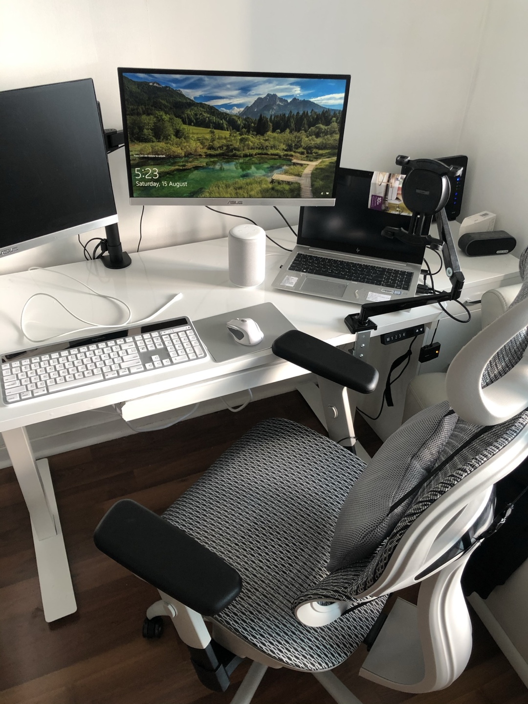 Standing desk