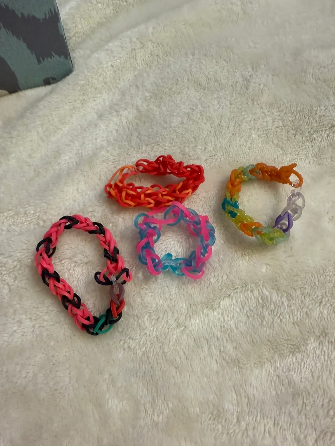 Rainbow Loom Lot image indicator(4)
