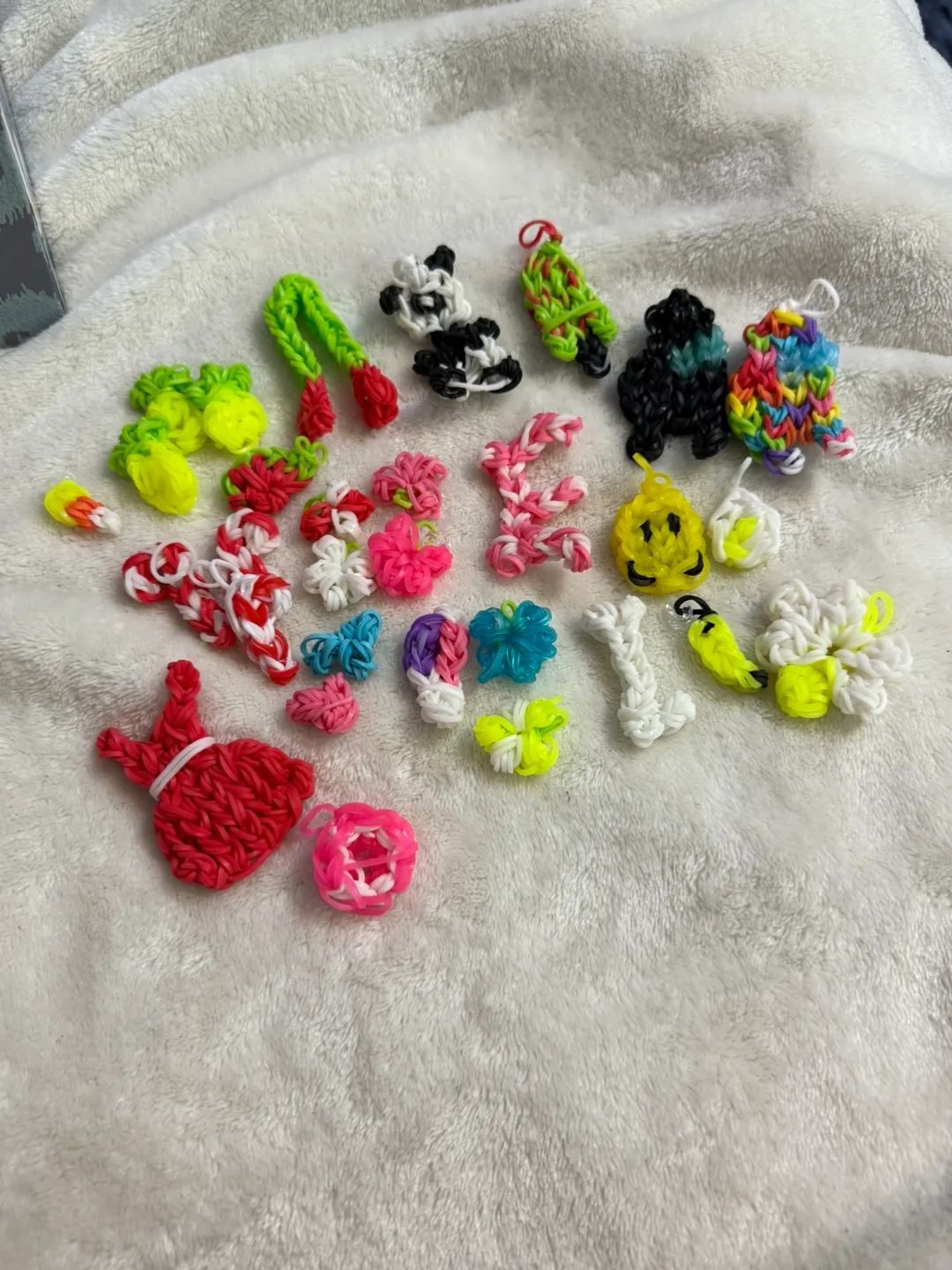 Rainbow Loom Lot image indicator(2)