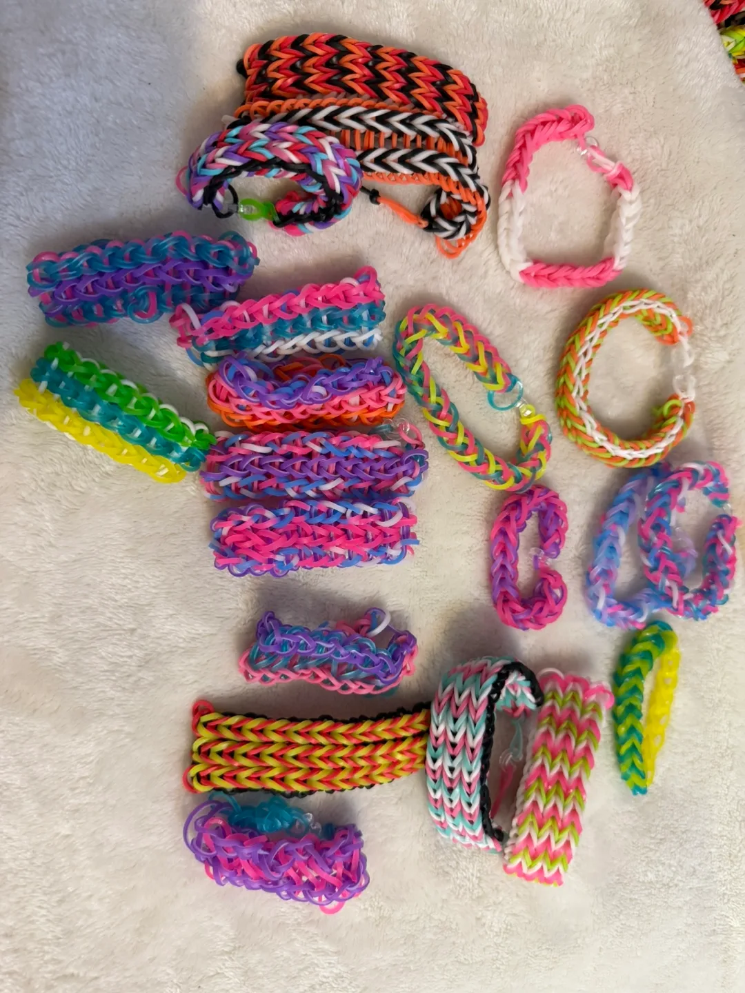 Rainbow Loom Lot image indicator(5)
