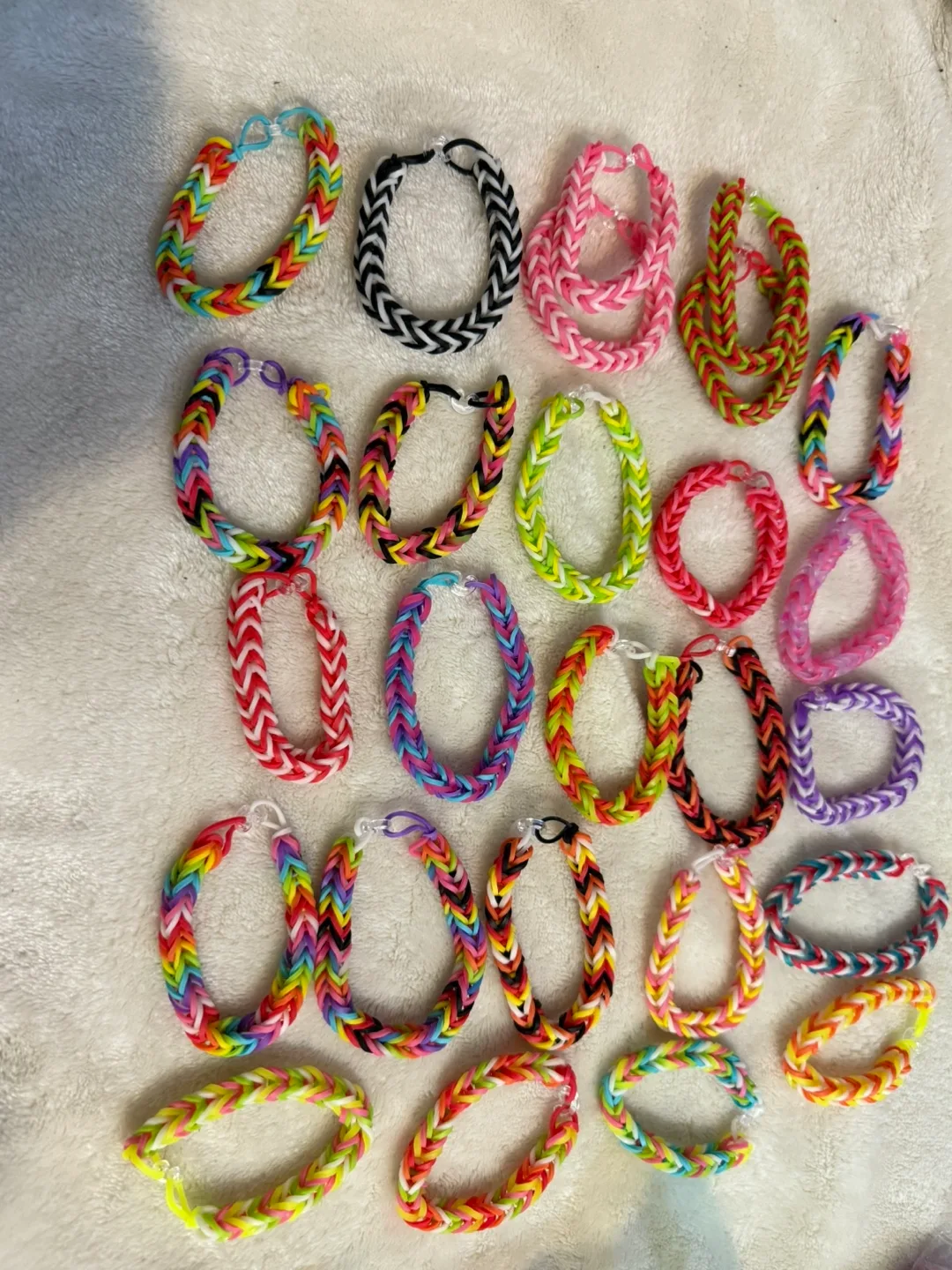 Rainbow Loom Lot image indicator(8)