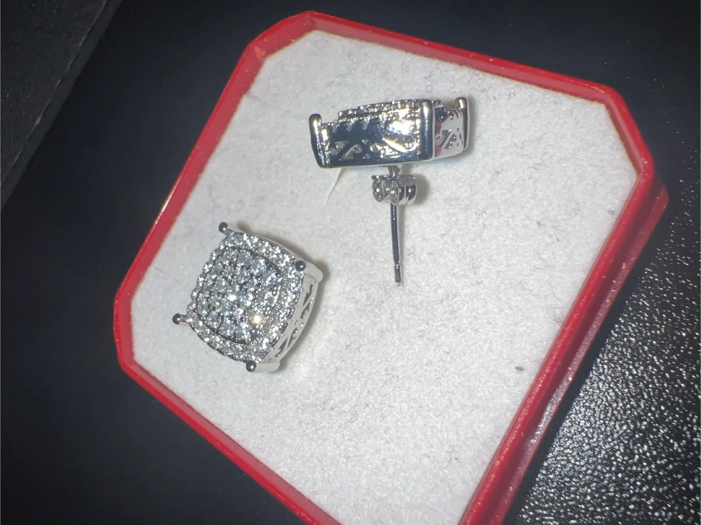 Square Stud Earrings image indicator(6)