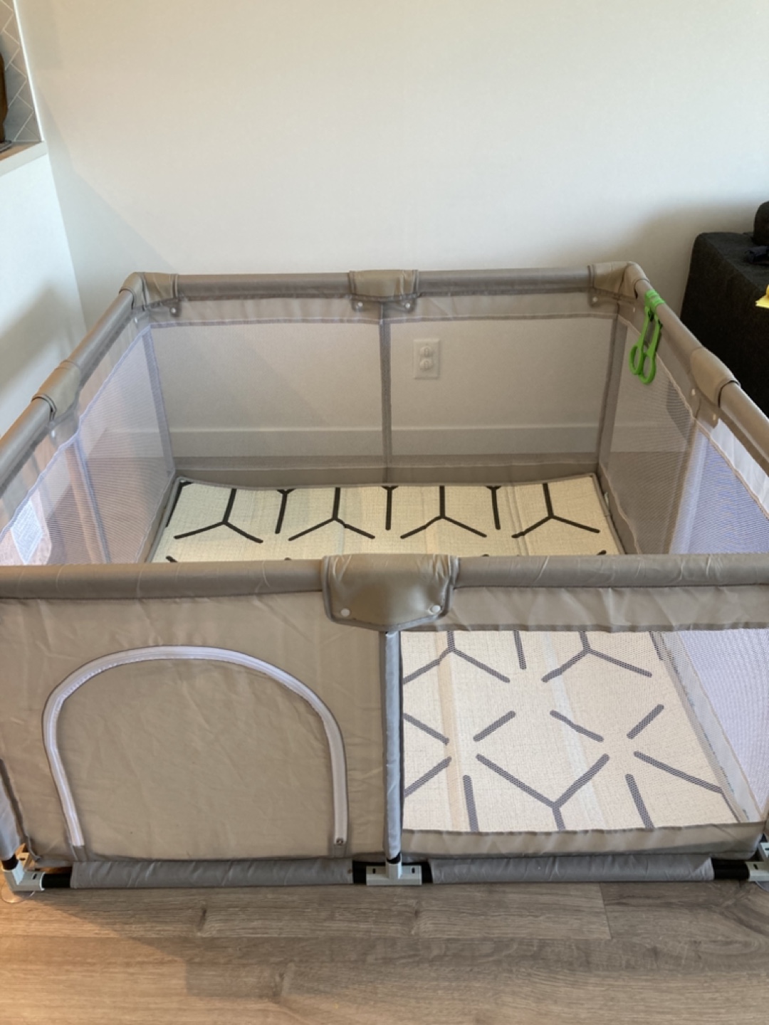 Playard with floor mat - photo 3
