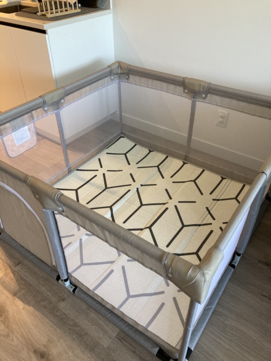 Playard with floor mat - photo 2