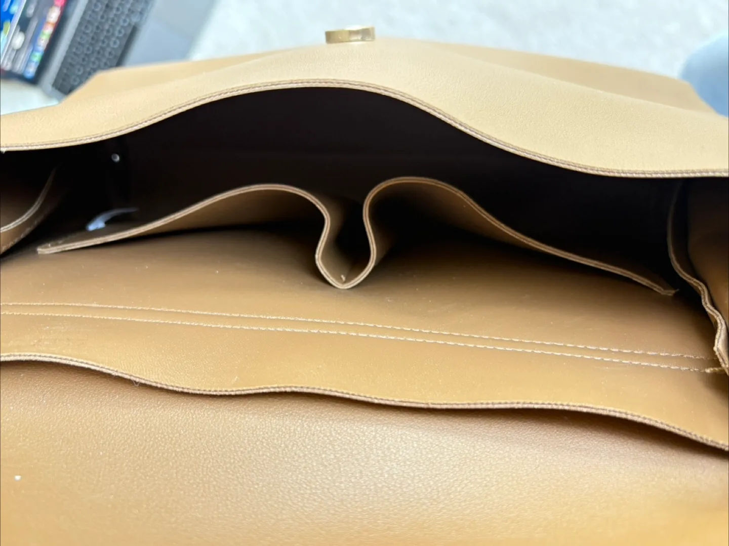 Tan Crossbody Bag image indicator(4)