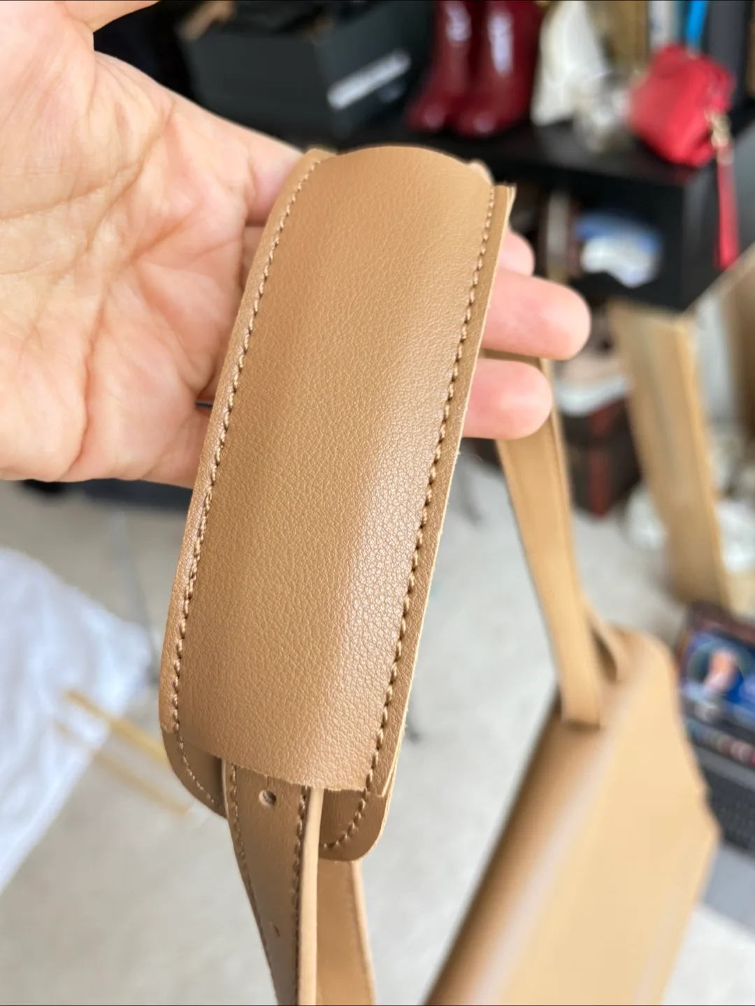 Tan Crossbody Bag image indicator(3)