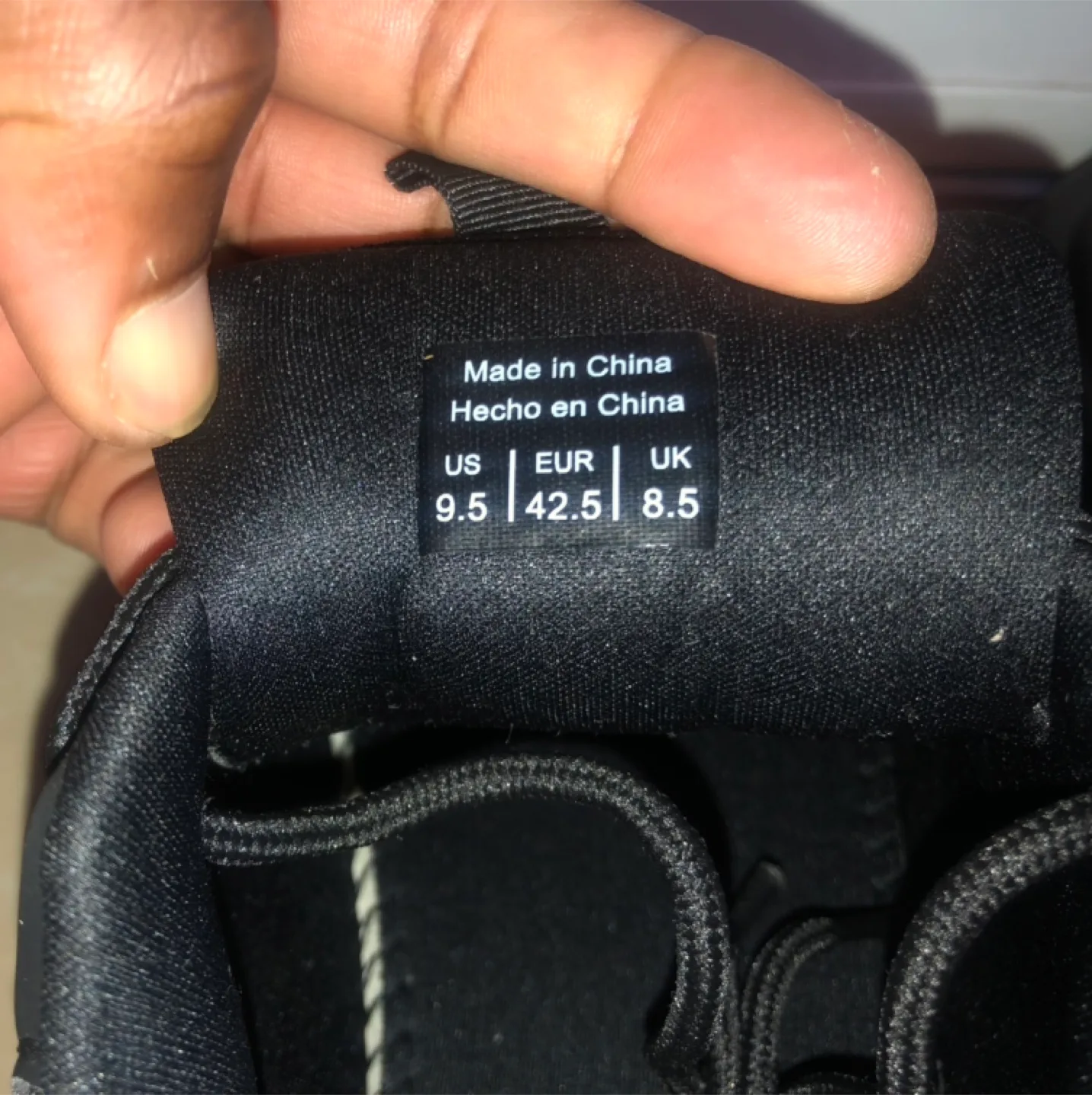 Men’s Running Shoes image indicator(4)
