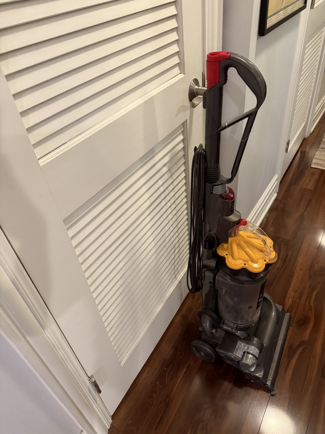 Dyson D3 CC Upright Vacuum - photo 3