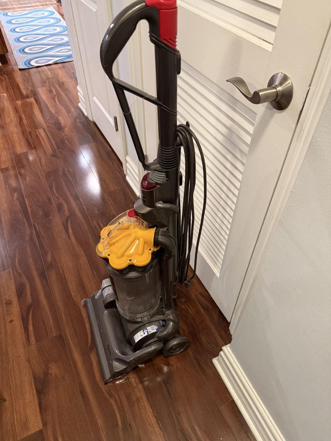 Dyson D3 CC Upright Vacuum - photo 4