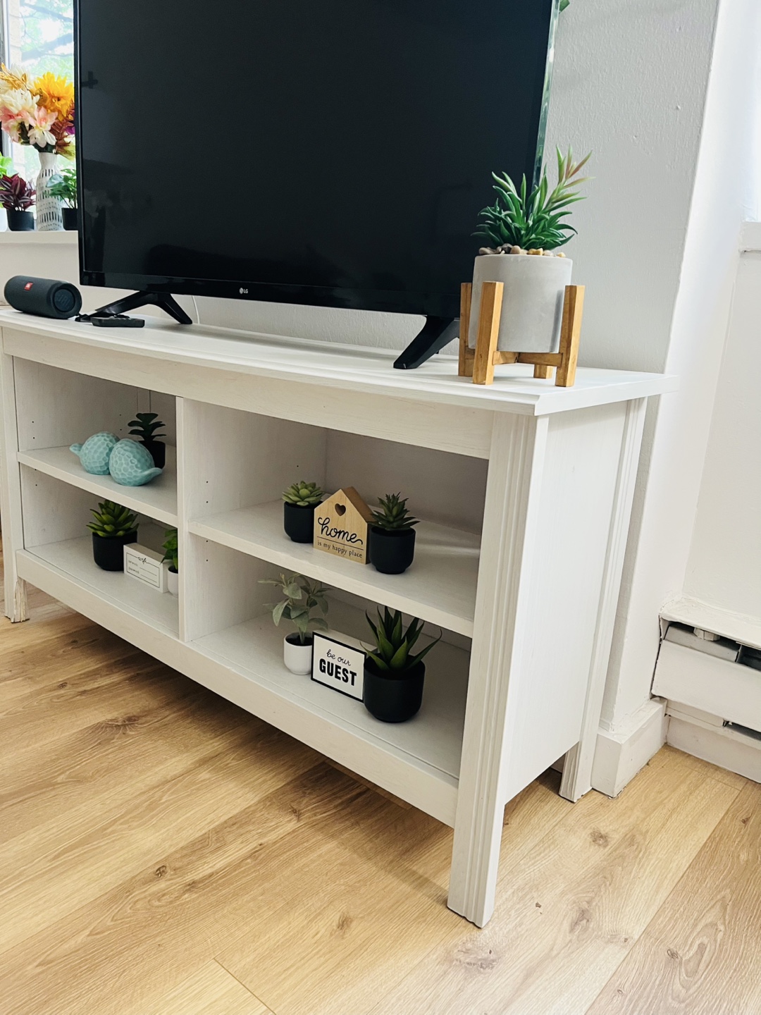 White wooden TV cabinet - photo 3