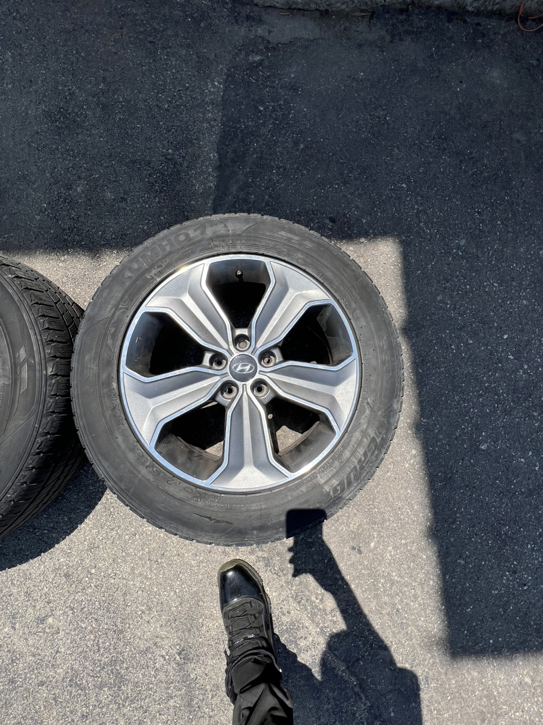 Hyundai Wheels and Tires only rim - photo 2