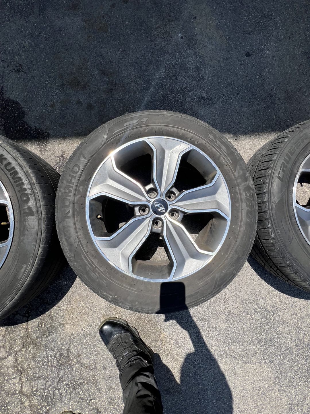 Hyundai Wheels and Tires only rim - photo 4