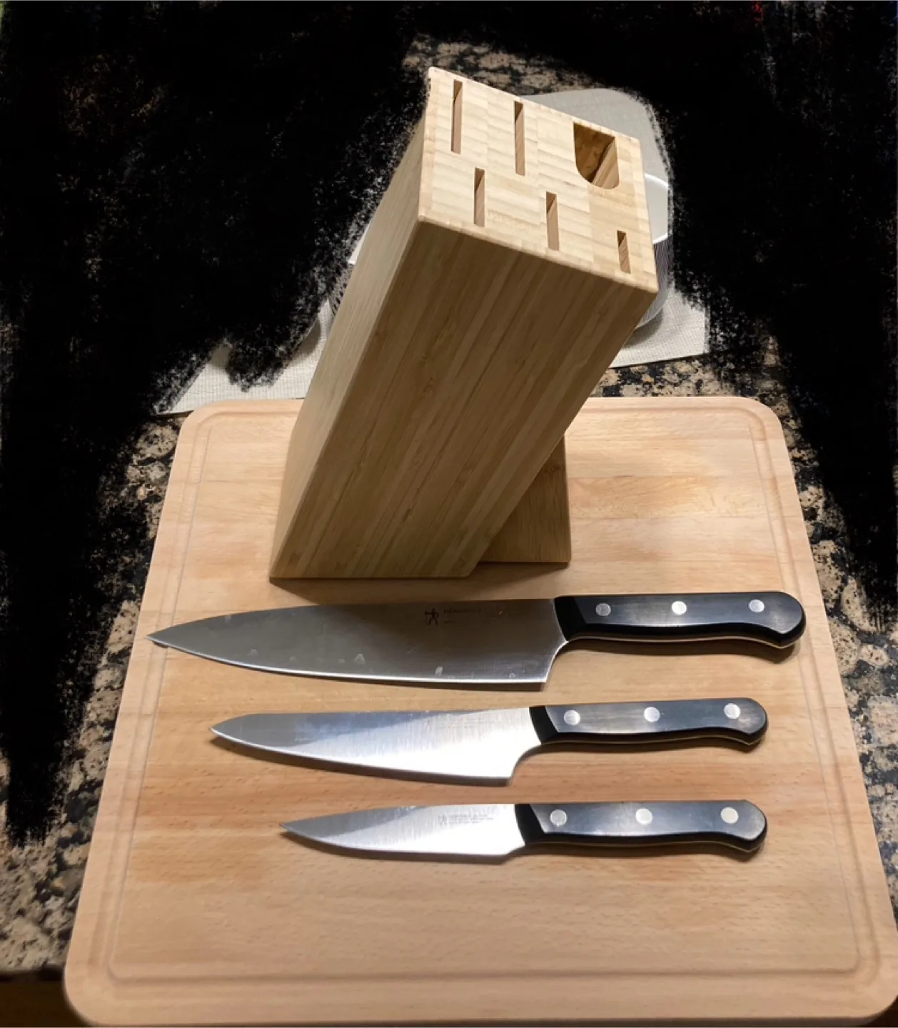 A Knife Set with Block and A Cutting Board and Knife Sharper image indicator(2)
