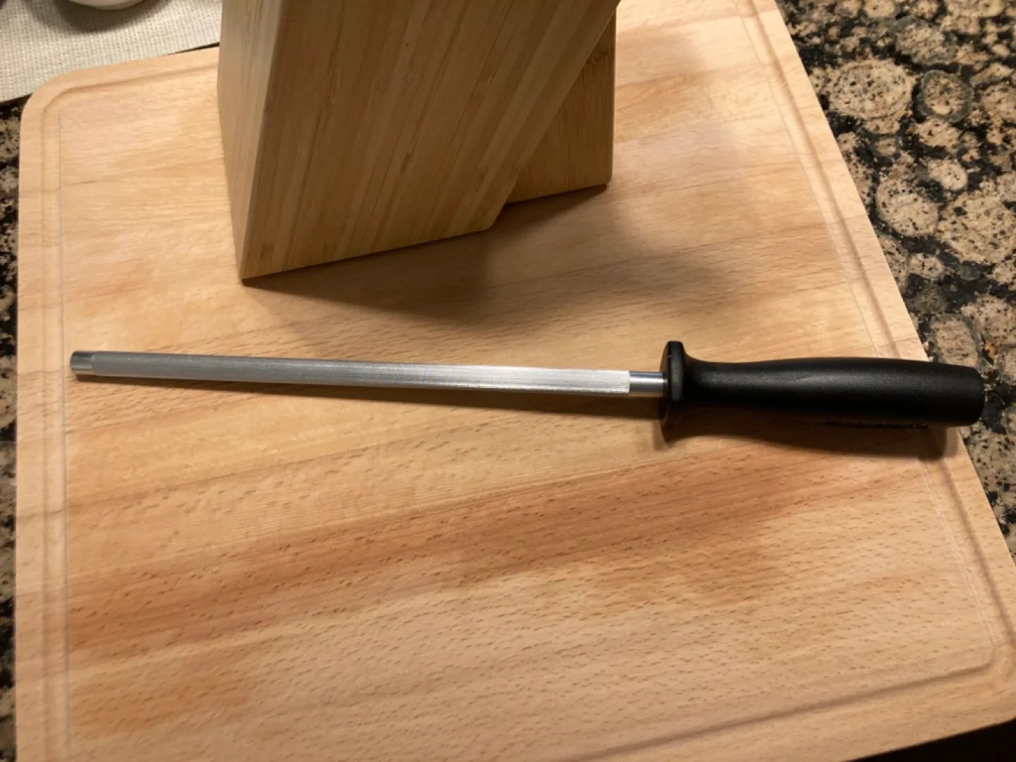 A Knife Set with Block and A Cutting Board and Knife Sharper image indicator(4)