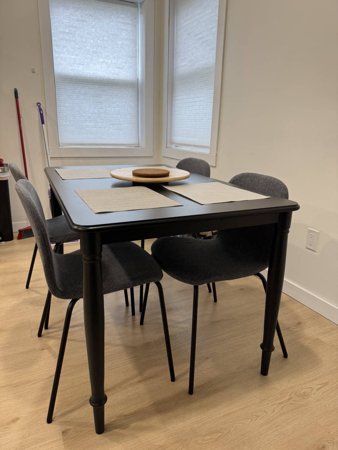 Dining table and chairs set