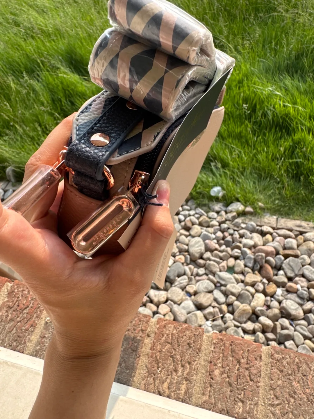 New caboodles Crossbody Bag image indicator(4)