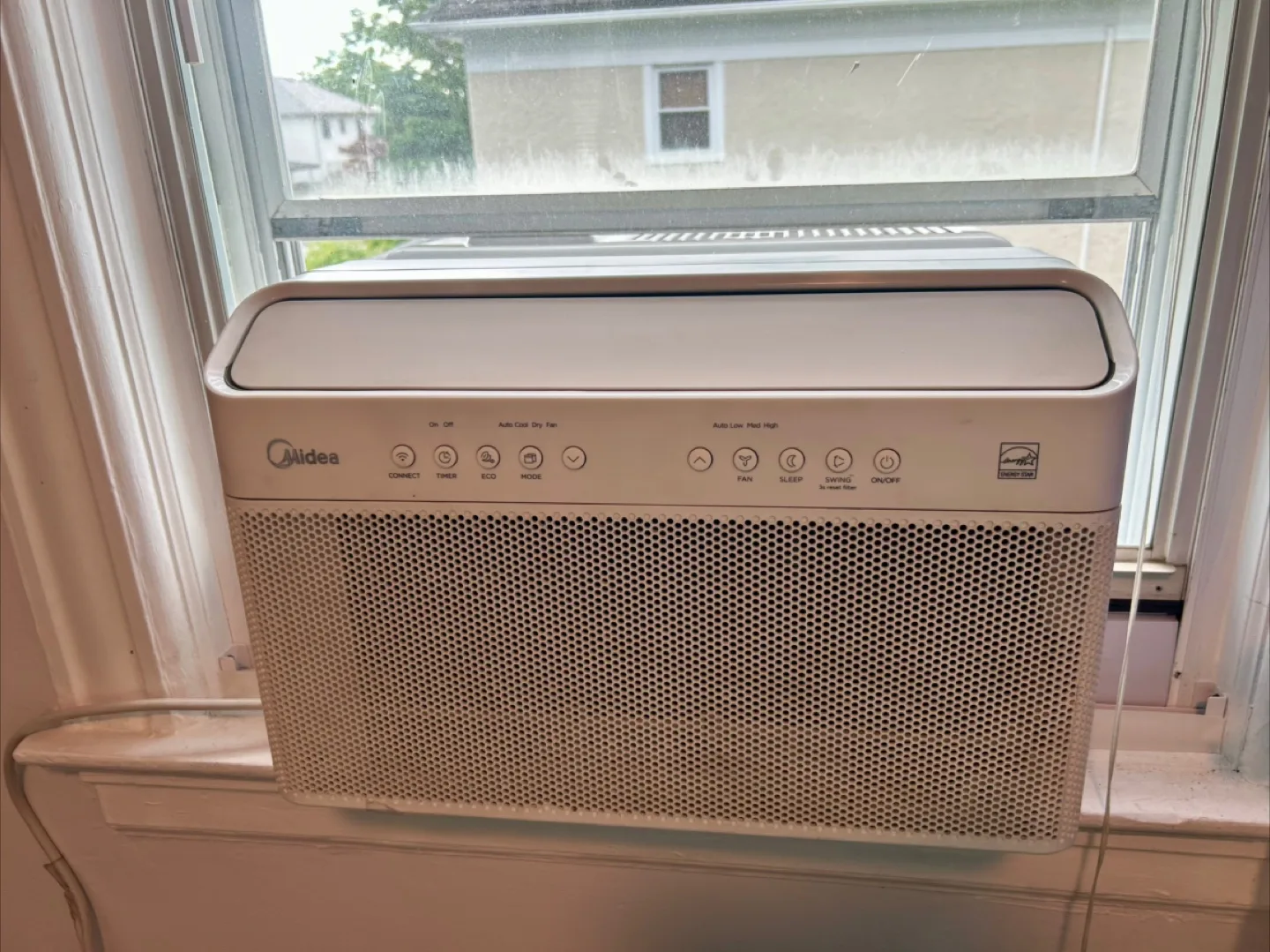 Midea 8000 BTU U-shaped air conditioner thumbnail