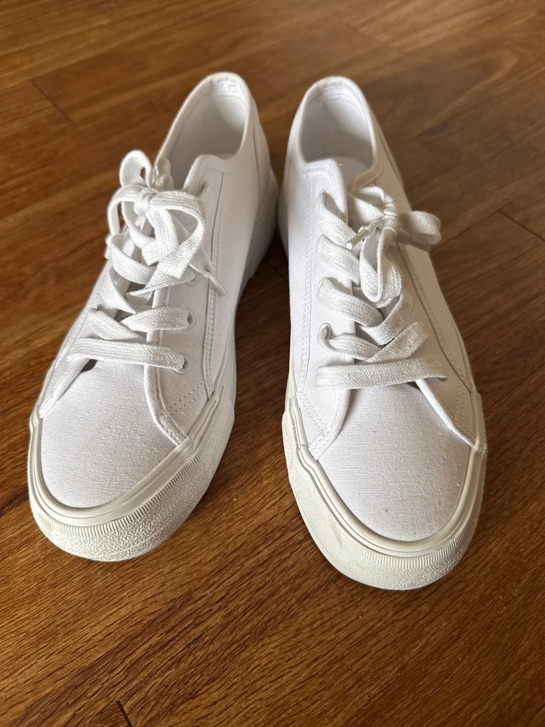SALE H&M White Sneakers NEW thumbnail