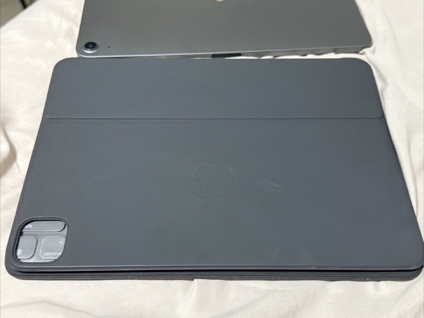 Apple iPad with Keyboard - Excellent Condition - photo 4