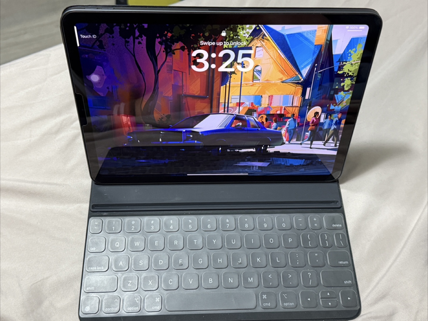 Apple iPad with Keyboard - Excellent Condition
