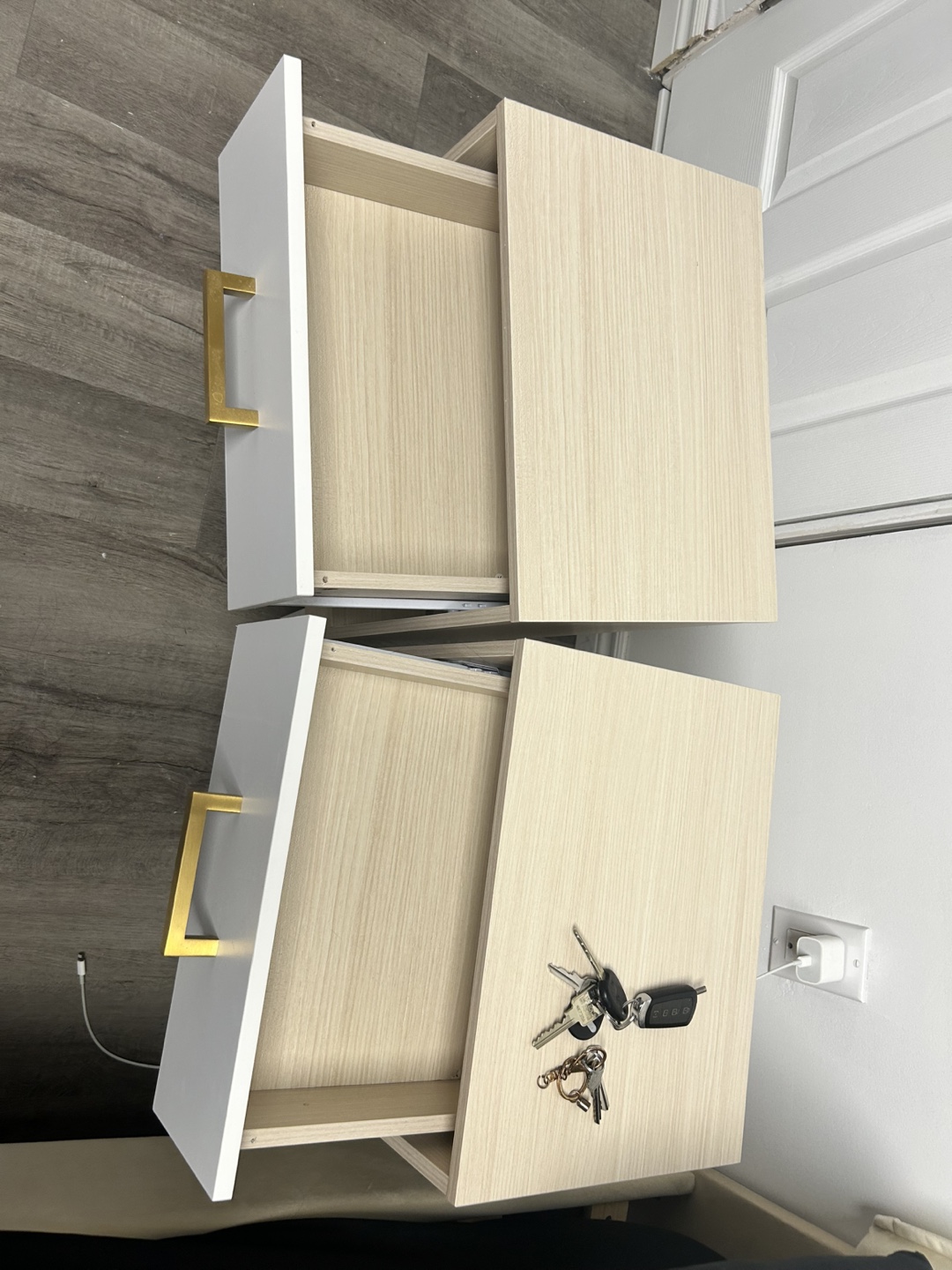 Set of two modern nightstands - photo 5