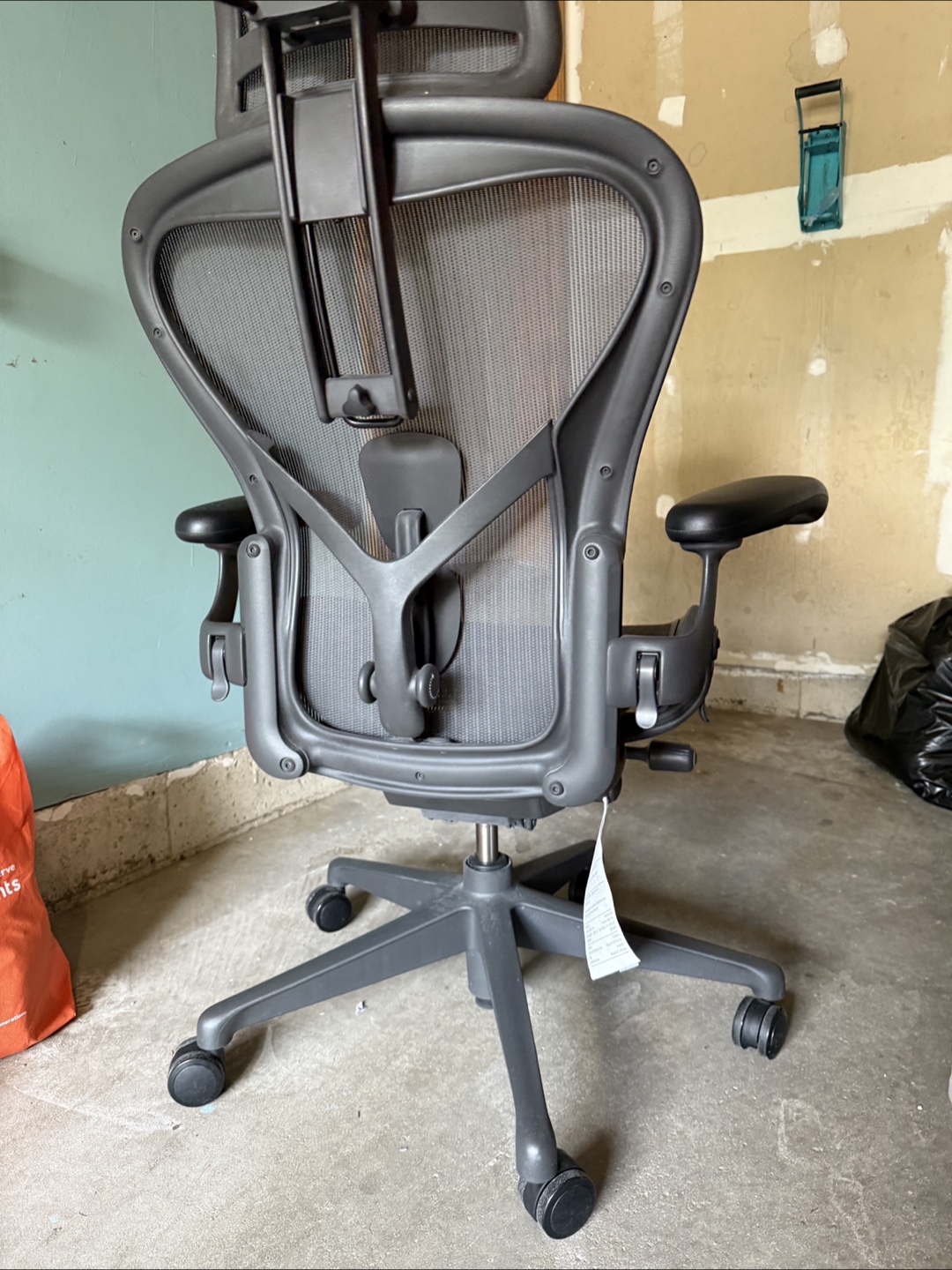 Herman Miller - Aeron Ergonomic Office Chair with Headrest - photo 3