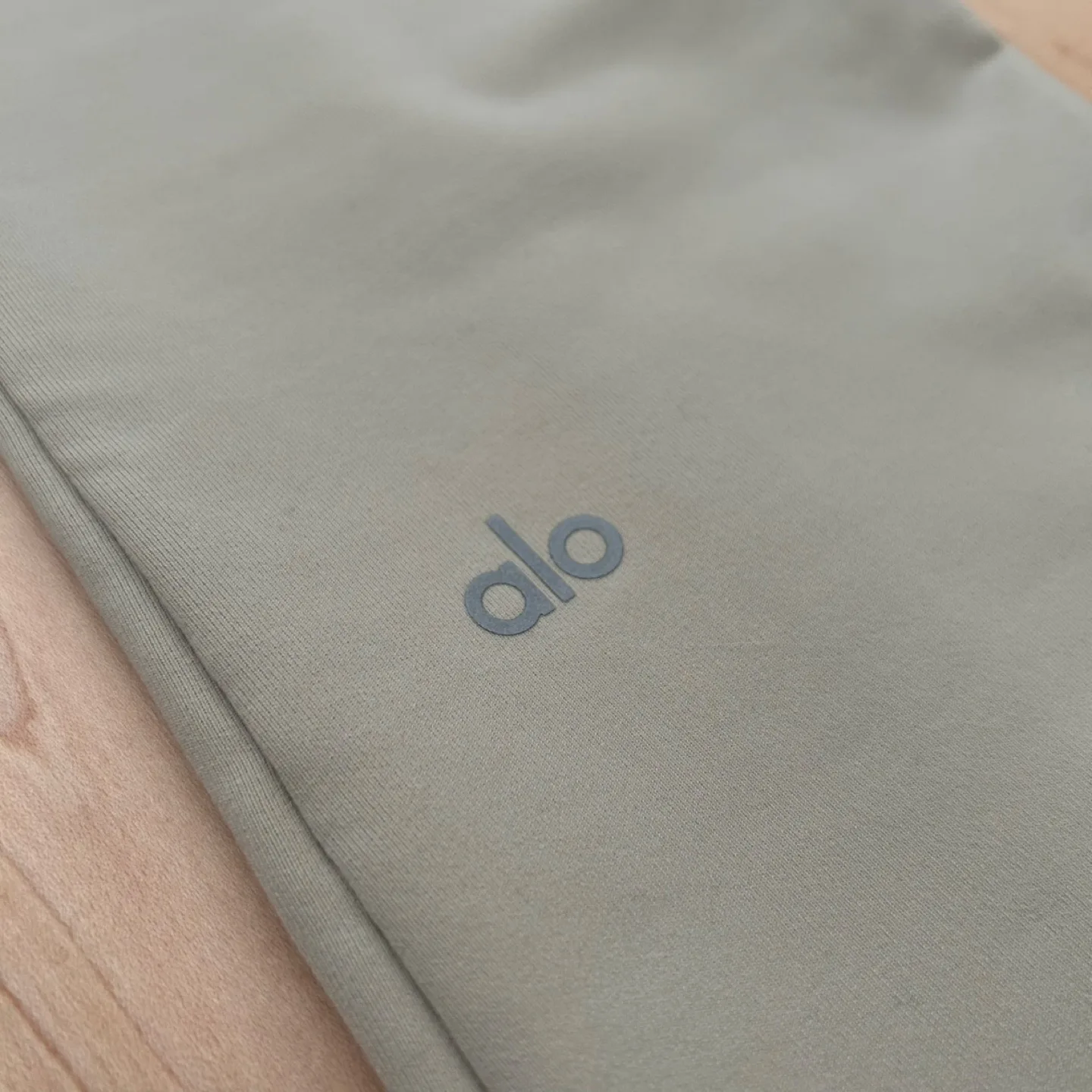 Alo (NWT) Flare Slit Leggings - Size S image indicator(6)