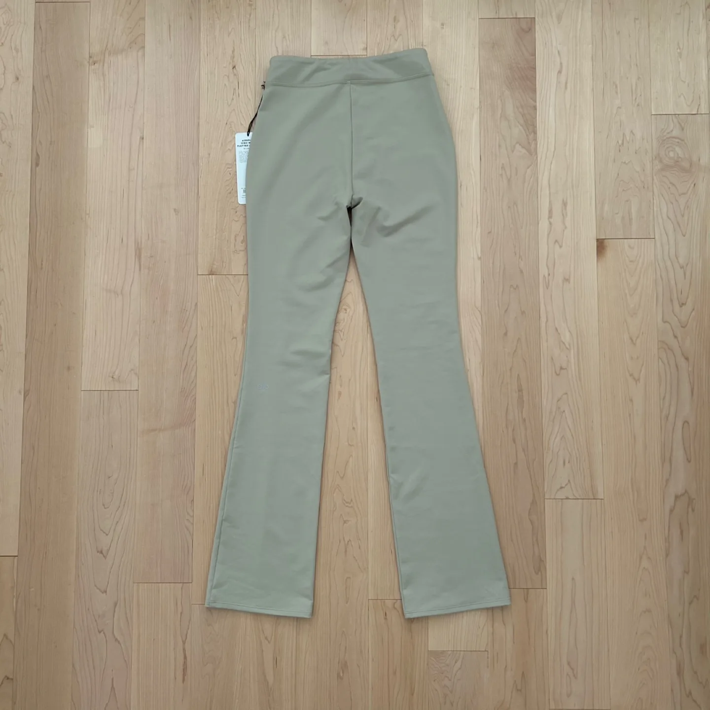 Alo (NWT) Flare Slit Leggings - Size S image indicator(5)