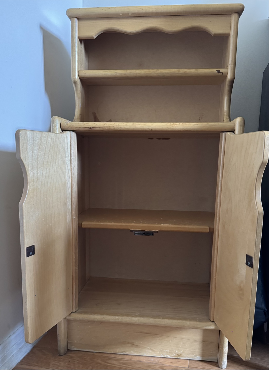 Wooden cabinet - photo 2